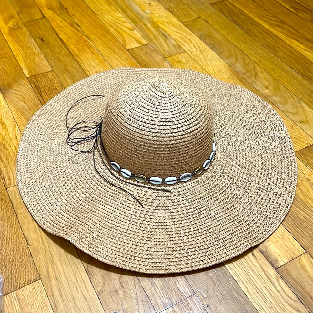 Women hat for beach new without tag